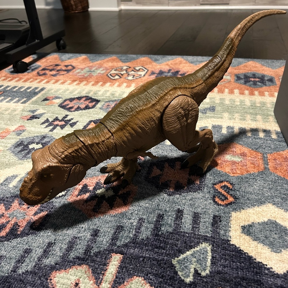 Brown Dinosaur Reptile Toy.. movable head & body